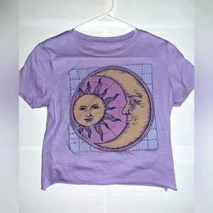 Cute purple graphic cropped shirt.